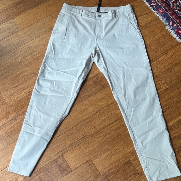 Lululemon Men's ABC Slim-Fit 5 Pocket Pant
Warpstreme - Picture 8 of 9